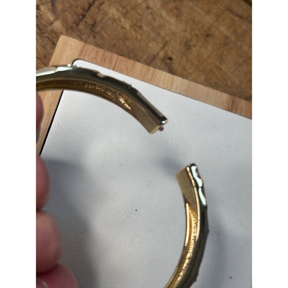 Joan Boyce signed Vintage  Gold-Tone & Cream Enamel Hinged Bangle With Rhineston - Picture 11 of 13
